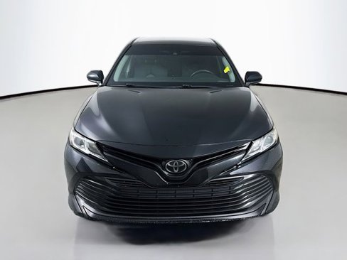 Used 2018 Toyota Camry L image 2