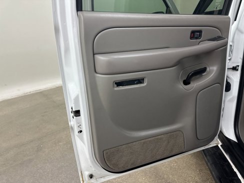 Used 2005 Chevrolet Suburban LT w/ Preferred Equipment Group image 32