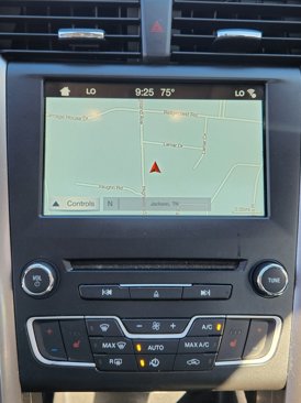 Used 2018 Ford Fusion SE w/ Fusion SE Technology Package image 20