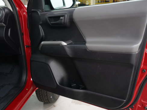 Used 2016 Toyota Tacoma SR5 image 9