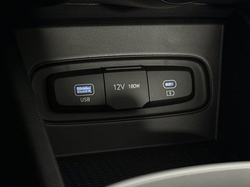 New 2025 Hyundai Venue SEL image 17