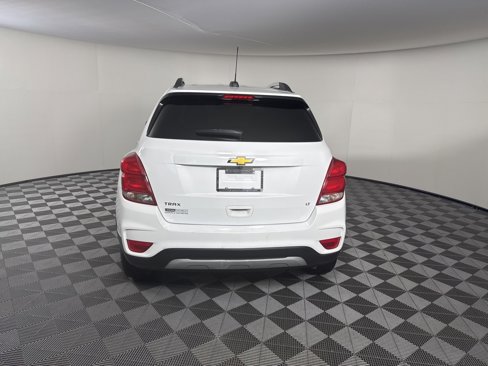 Used 2020 Chevrolet Trax LT w/ LT Convenience Package image 4