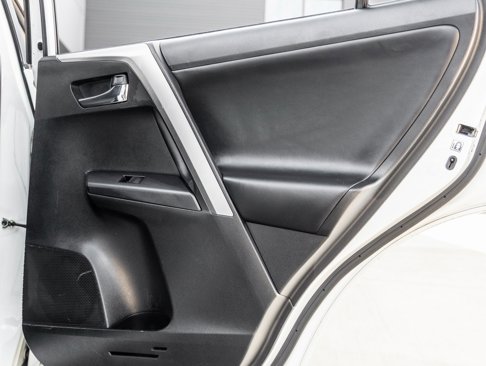 Used 2018 Toyota RAV4 XLE image 32