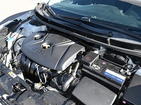 Used 2017 Hyundai Elantra GT image 9