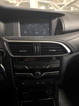 Used 2018 INFINITI QX30 AWD image 17
