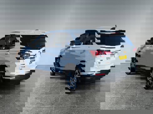 Used 2023 Chevrolet Equinox LS w/ LS Convenience Package image 3