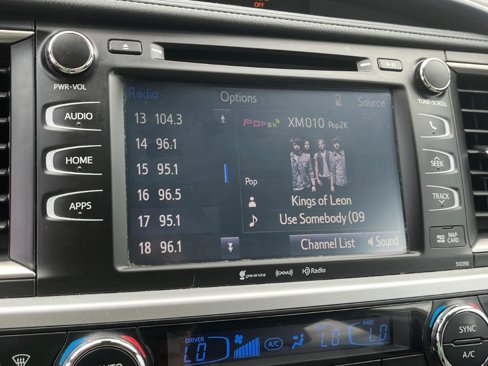 Used 2019 Toyota Highlander XLE image 18