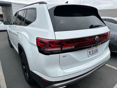 Used 2024 Volkswagen Atlas Peak Edition SE image 4