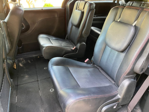 Used 2018 Dodge Grand Caravan GT image 29