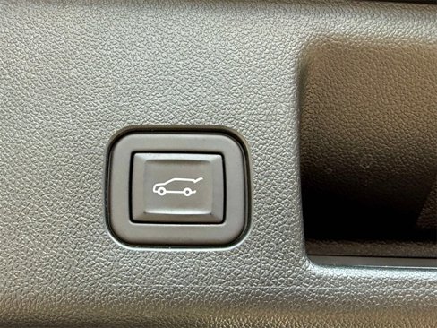Used 2024 Chevrolet Equinox EV RS image 18