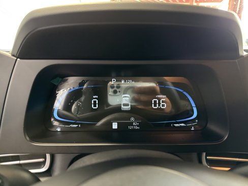Used 2025 Hyundai Elantra SE image 38