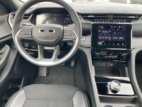 New 2025 Jeep Grand Cherokee L Altitude image 17