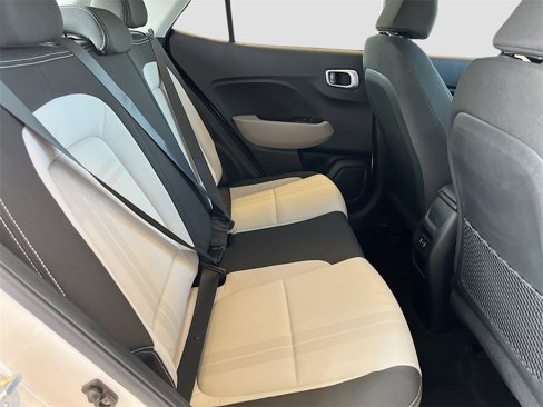Used 2024 Hyundai Venue SEL image 26