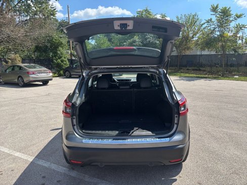 Used 2022 Nissan Rogue Sport SV w/ Technology Package image 29