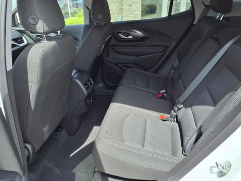 Used 2024 GMC Terrain SLE image 23