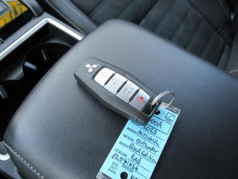 Used 2023 Mitsubishi Outlander SE image 37