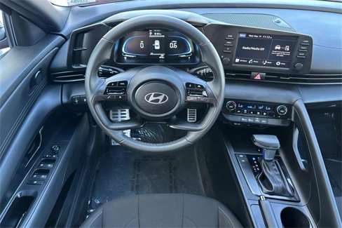 Used 2025 Hyundai Elantra Sport image 15