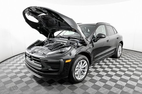 Certified 2025 Porsche Macan image 31