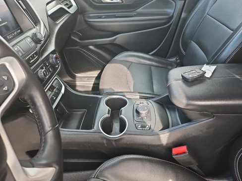 Used 2022 GMC Terrain SLT image 18