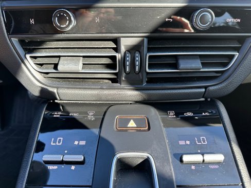 Used 2022 Porsche Macan image 26