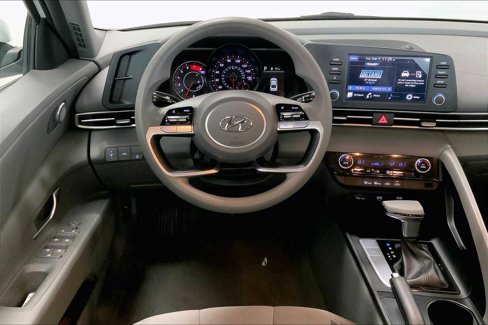 Used 2022 Hyundai Elantra SEL image 13
