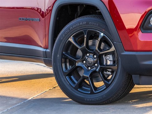 New 2025 Jeep Compass Latitude image 3