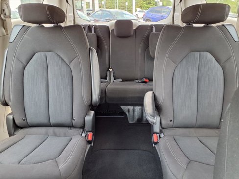 Used 2023 Chrysler Voyager LX image 16