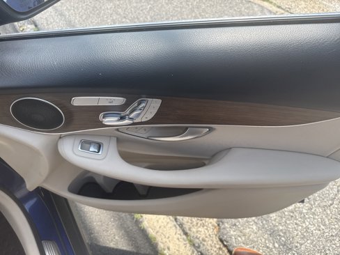 Used 2020 Mercedes-Benz GLC 300 4MATIC image 36