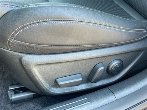 Used 2025 Genesis G70 2.5T image 27