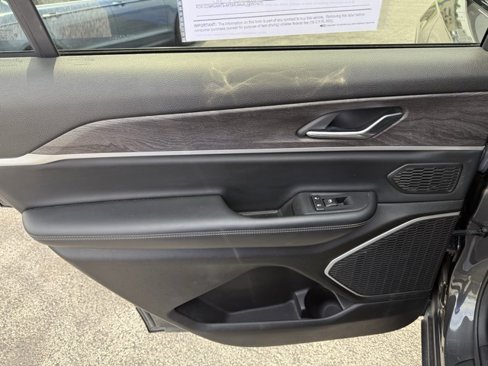 Used 2022 Jeep Grand Cherokee L Limited image 17