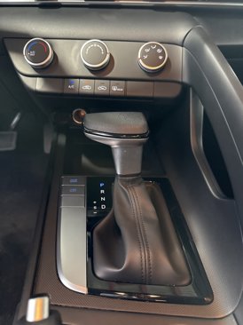 Used 2025 Hyundai Elantra SE image 39