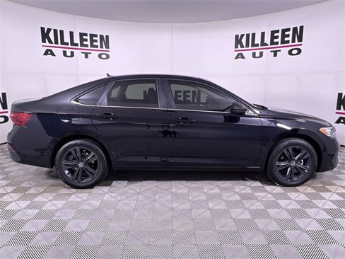 Used 2024 Volkswagen Jetta SE w/ Panoramic Sunroof Package image 8