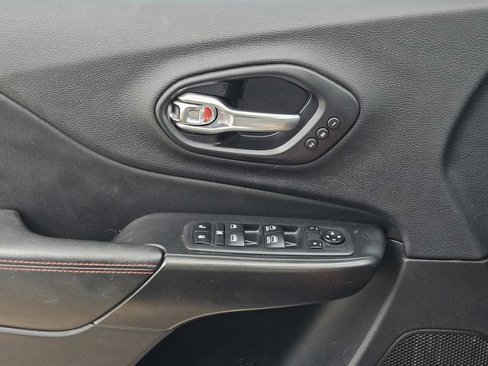 Used 2019 Jeep Cherokee Trailhawk image 35