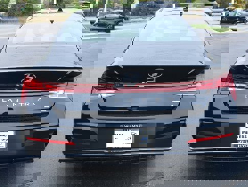 New 2025 Hyundai Elantra Limited image 4