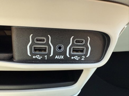 Used 2024 Chrysler Pacifica Touring-L image 28