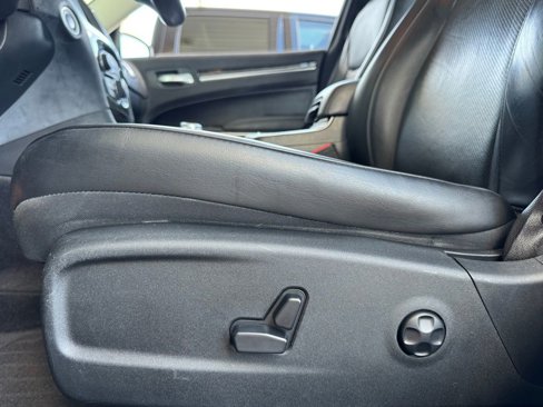 Used 2018 Chrysler 300 Limited w/ Safetytec Plus Group image 16