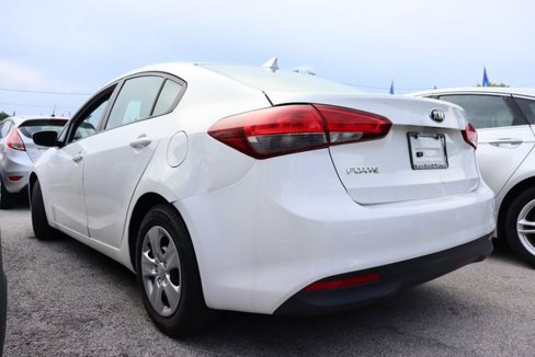 Used 2017 Kia Forte LX image 4