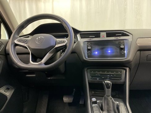 Used 2022 Volkswagen Tiguan SE w/ Panoramic Sunroof Package image 15
