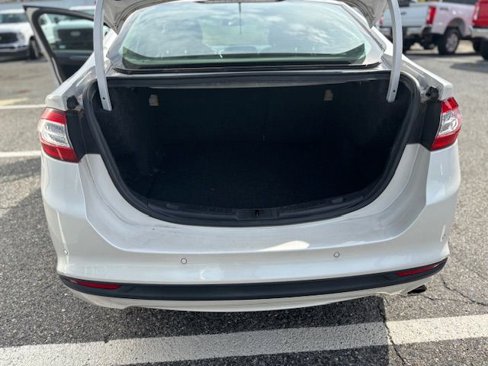 Used 2015 Ford Fusion SE image 9