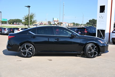 Used 2024 Nissan Altima 2.5 SR image 2