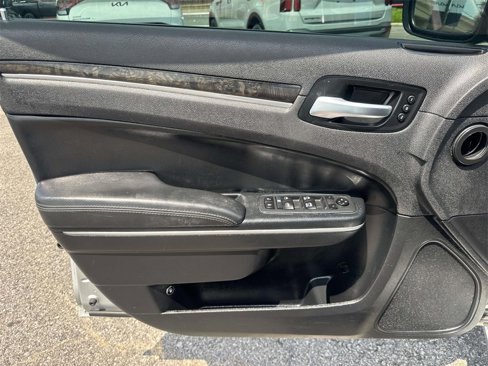 Used 2020 Chrysler 300 Limited image 32