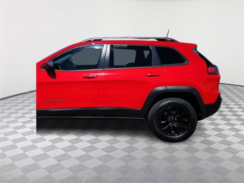 Used 2019 Jeep Cherokee Trailhawk w/ Cold Weather Group image 4