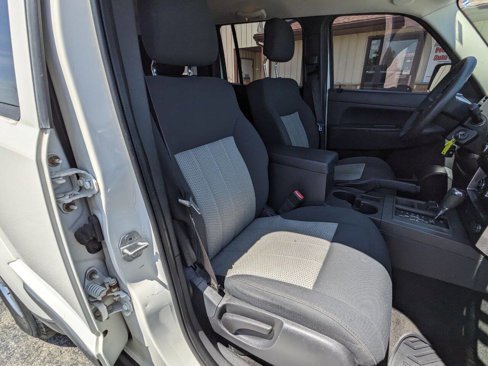 Used 2010 Jeep Liberty Sport image 14