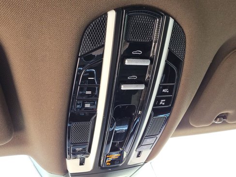 Used 2020 Porsche Panamera 4S image 33