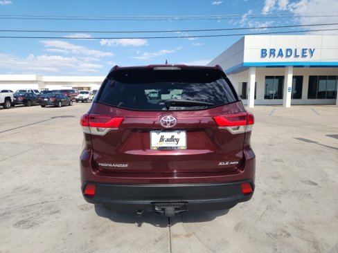 Used 2019 Toyota Highlander XLE image 5