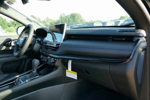 New 2025 Jeep Compass Latitude image 10
