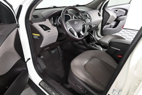 Used 2010 Hyundai Tucson Limited image 17