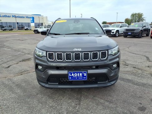 Used 2024 Jeep Compass Latitude image 17