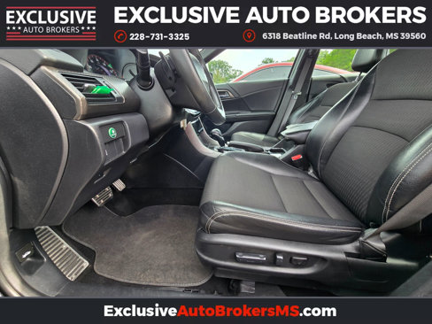 Used 2017 Honda Accord Sport image 11
