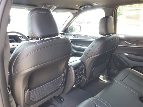 New 2025 Jeep Grand Cherokee Limited w/ Black Appearance Package image 12